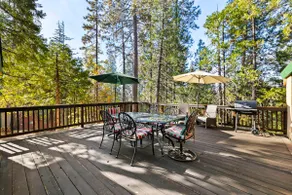 Walk to town, Lake access, Pet Friendly, King bed - Image 4