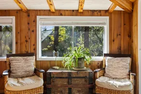 Walk to town, Lake access, Pet Friendly, King bed - Image 5
