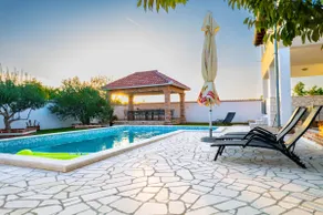 Holiday Home Dinko with pool - Image 4