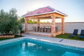 Holiday Home Dinko with pool - Image 5