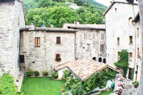 Red House Gubbio (old town) - Image 3