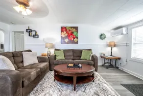 Delightful Historic Apartment in Oregon City - Image 2