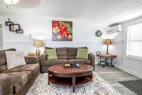 Delightful Historic Apartment in Oregon City - Image 5