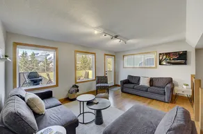 Luxury 3 bedroom home. Best view in Canmore! - Image 3