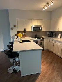 Vacker Executive Downtown Suite - Image 2