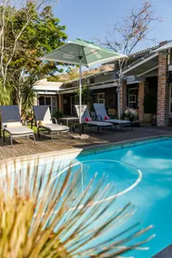 City Oasis - Private Cottage/share Pool and Garden - Image 3