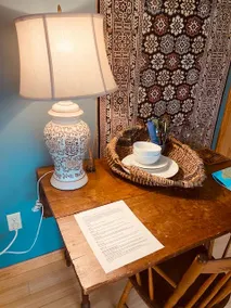 VILLAGE GREEN SUITE. Hidden Gem /Mins to DT/Lake - Image 3