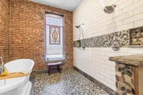 Downtown Loft Amazing Bath Tub & Shower - Image 3