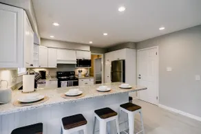 Capital Retreat: Stylish Haven Minutes from D.C. - Image 3