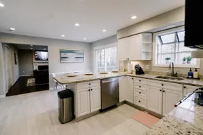Capital Retreat: Stylish Haven Minutes from D.C. - Image 4