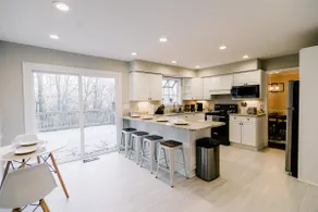 Capital Retreat: Stylish Haven Minutes from D.C. - Image 2