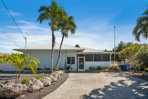 Superb Keys home w/heated pool - Image 2