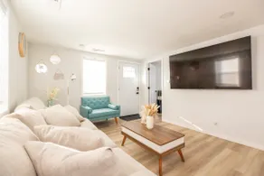 Cute Newly Remodeled Home Close to Notredame 2bed - Image 2