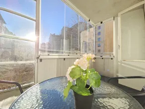 Modern One-Bedroom with glazed sun balcony, 350m metro - Image 3