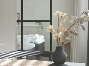 Modern One-Bedroom with glazed sun balcony, 350m metro - Image 4