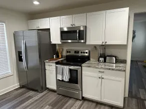 2BR 2B House Close to Downtown - Image 5