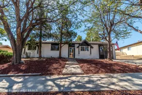4-Bedroom Retreat with Pool and putting green - Image 3
