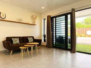 2km from airport, hot tub, parking, wifi - Image 4