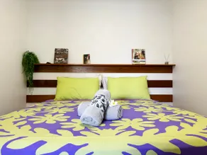 2km from airport, hot tub, parking, wifi - Image 3