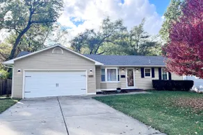 3 BR, 2 Garage, Fenced Yard, Pet Friendly Private - Image 2