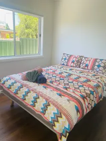 Cosy Sunlit Home Away from Home - Image 4