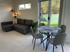 Cosy Sunlit Home Away from Home - Image 2
