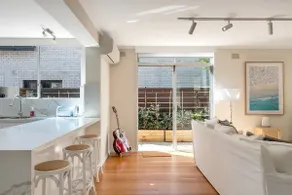 Luxe Coastal Balmoral Townhouse - Image 2