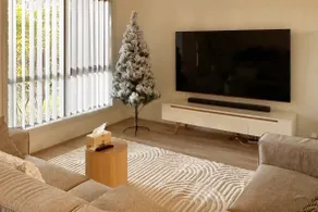 Spacious 3BR family home, walk to shops and bus - Image 2