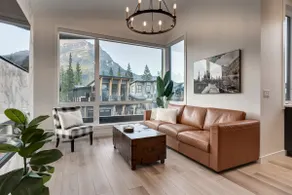 Luxury Mountain Views - 1 King & Private Balcony - Image 3