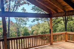 Lakeside Haven: Scenic Wooded Trail to Quiet Cove - Image 3