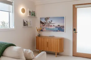 Blackmans Bay Studio - Full kitchen, Netflix - Image 2