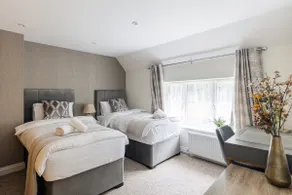 Flat in Guildford - Image 2