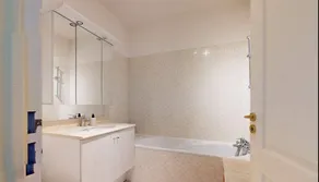 Quiet flat next to best of Paris - Image 3