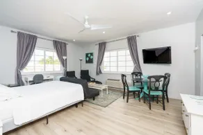 Heart of Miami Beach - 2 Steps from the Beach - Image 3