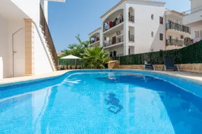 Apartment with Sunny Terrace & Sea View - Image 2