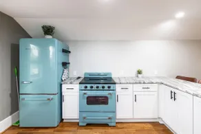 Charming Retro & Stylish Retreat Near Downtown - Image 5