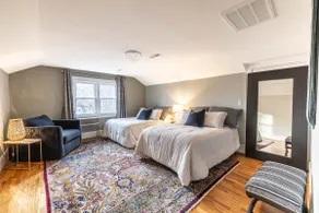 Charming Retro & Stylish Retreat Near Downtown - Image 4