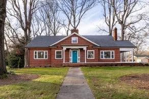 Charming Retro & Stylish Retreat Near Downtown - Image 3