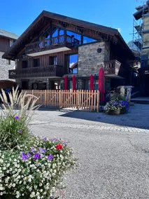 Renovated Apartment · Direct Access to Slopes · Mountain Corner · Ideal for Families - Image 2