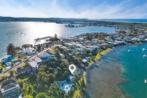 Swan Bay Hideaway - Image 2