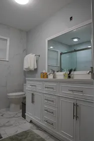 Spacious Home with Luxury Finish - Image 3