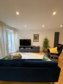 The Hideaway - With Large Courtyard Garden - Image 3