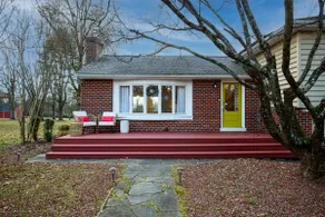 Family & Pet Friendly/Green & Serene private home* - Image 3