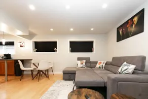 Lovely 1 Bedroom Suite Near Town - Image 4