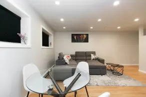Lovely 1 Bedroom Suite Near Town - Image 3