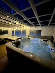 'Away' in Haliburton~ hottub, kayaks, hygge living - Image 4