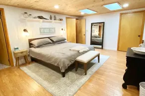 Cozy all season cabin w/private boathouse & dock! - Image 4