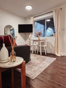 Cozy King Suite | Fire Pit | Near Lonsdale Quay - Image 3