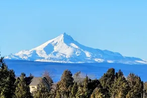 Ironstone Lodge - Luxury Living and Mountain Views - Image 2