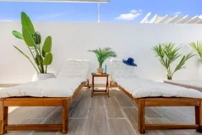 Luxurious 2 Story Penthouse Steps from Beach - Image 5